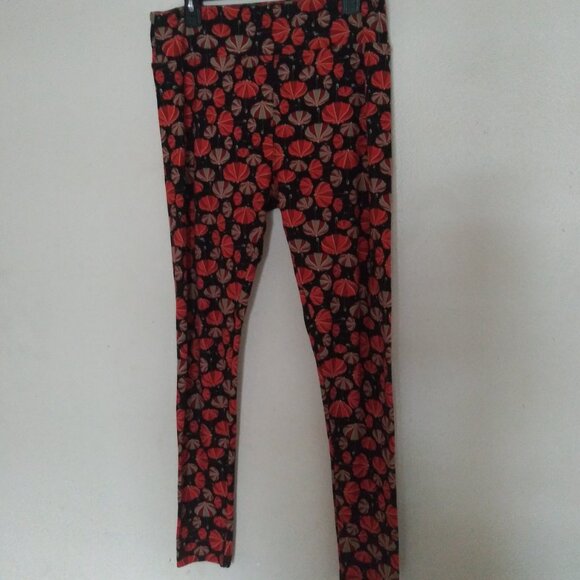 LuLaRoe Tall & Curvy Leggings – Red & Tan Umbrella Print – Black Background - Picture 7 of 9